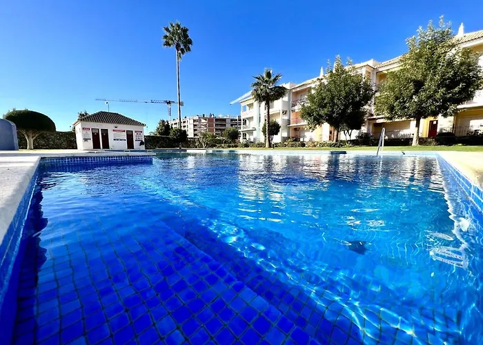 Quarteira Elegant With Pool By Homing