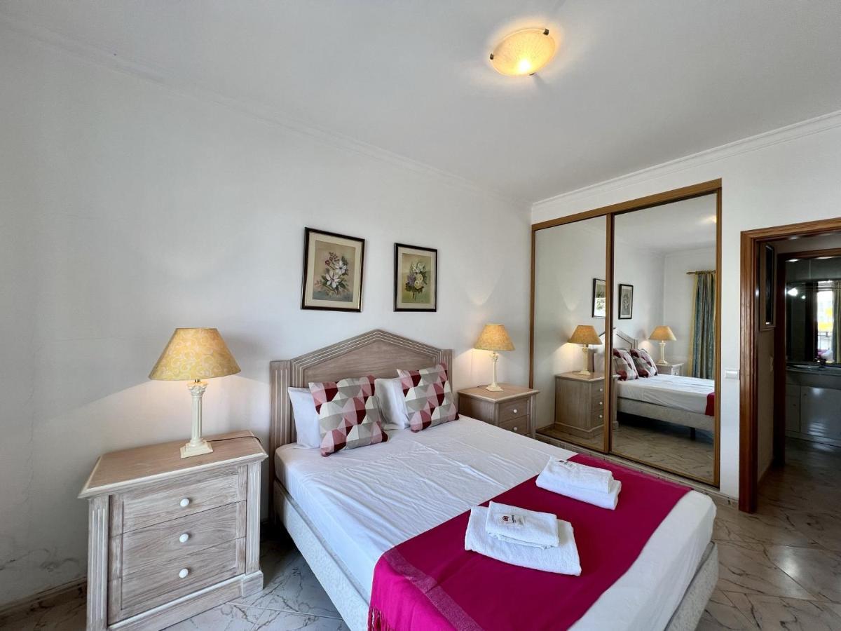 Apartment Elegant With Pool By Homing Quarteira