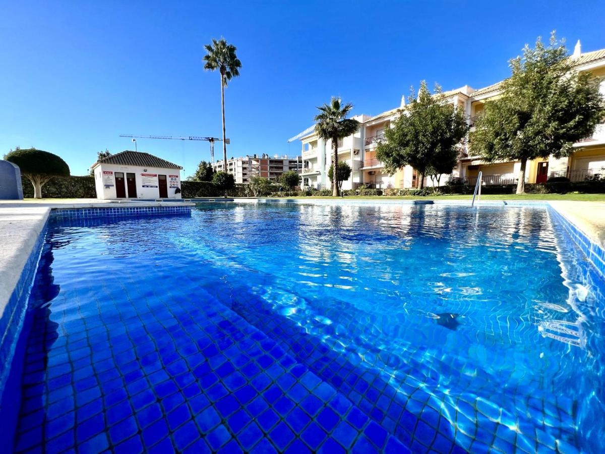 Elegant With Pool By Homing Apartament *